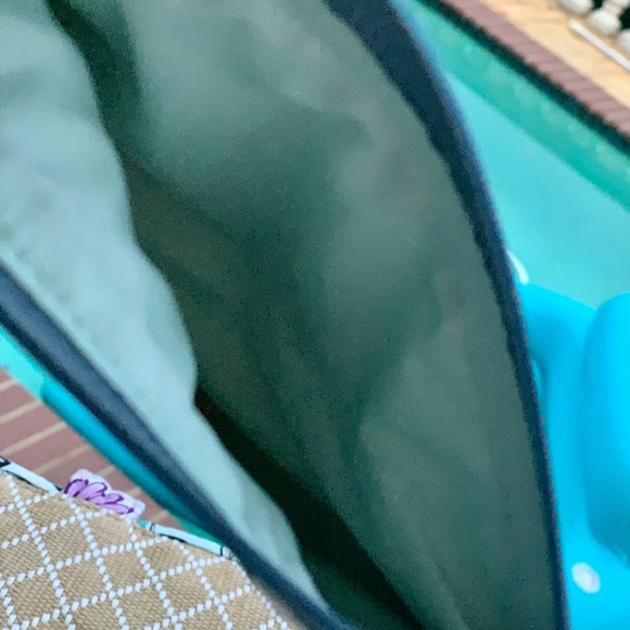 Gorgeous Vera Bradley Beach Tote and Clutch - Picture 10 of 10